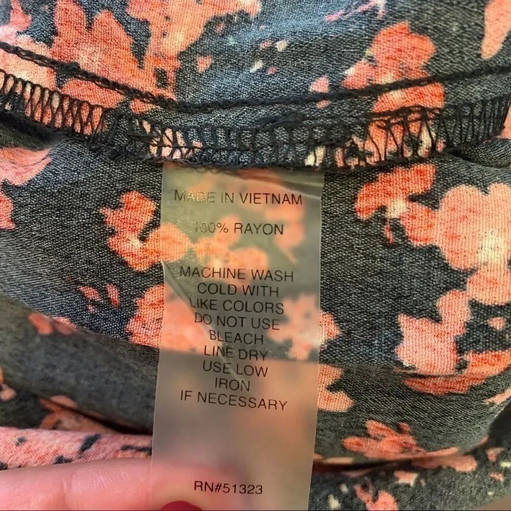 Chaus Black Floral Pattern Rayon Pants - Picture 8 of 8